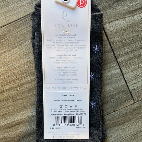 NWT Winter Bundle of 4 Pure Barre x Tavi Low Rise Grip Sticky Socks Size Medium - Picture 9 of 9